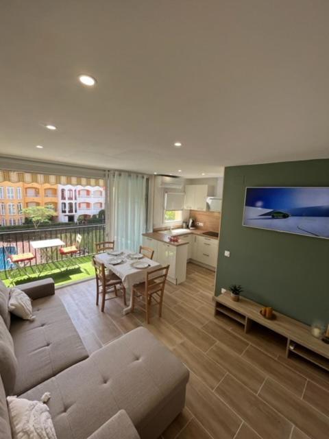 Apartment 1 Chambre Climatise Avec 3 Piscines A 200 M De La Plage *