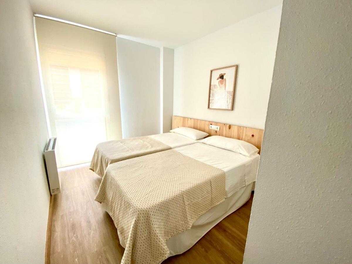 Con 3 Habitaciones, Terraza Y Jardin Comunitario Con Piscina En * Sant Antoni De Calonge