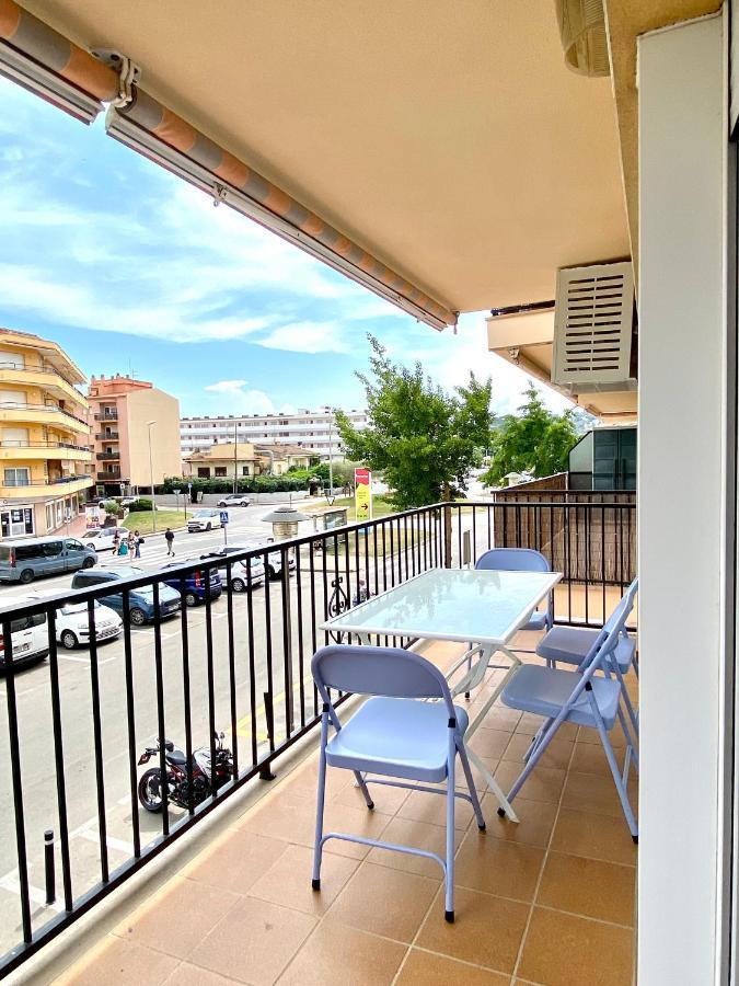 Con 3 Habitaciones, Terraza Y Jardin Comunitario Con Piscina En