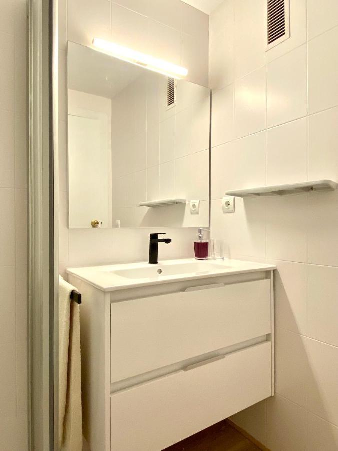Con 3 Habitaciones, Terraza Y Jardin Comunitario Con Piscina En Apartamento Sant Antoni De Calonge