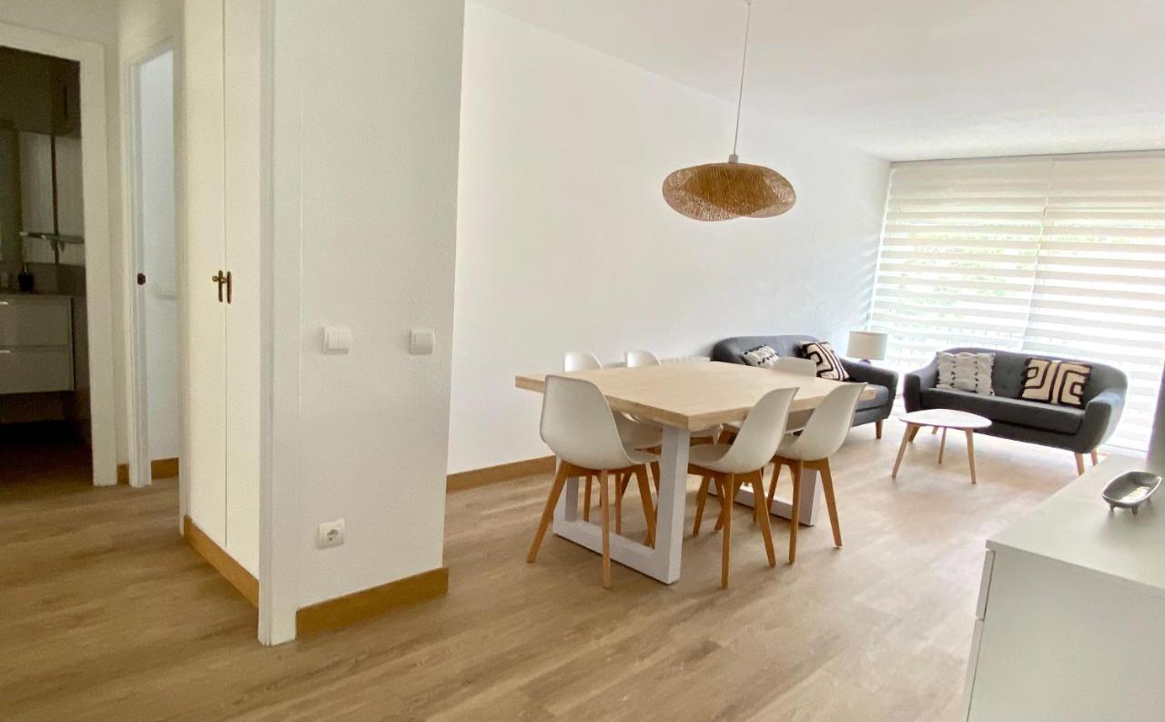 Con 3 Habitaciones, Terraza Y Jardin Comunitario Con Piscina En * Sant Antoni De Calonge
