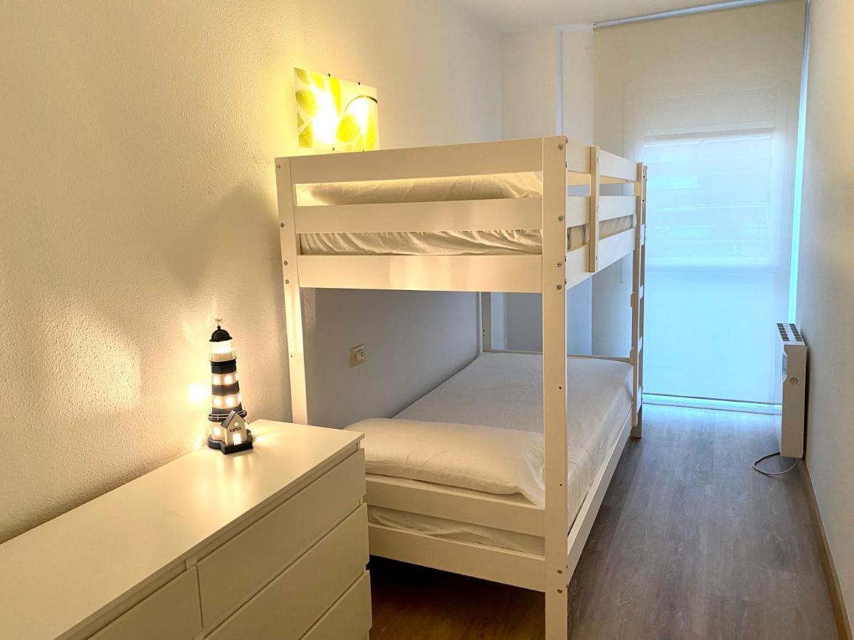 Con 3 Habitaciones, Terraza Y Jardin Comunitario Con Piscina En Apartamento