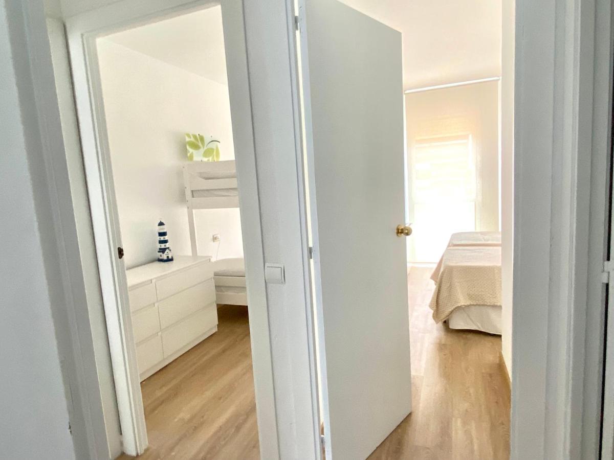 Con 3 Habitaciones, Terraza Y Jardin Comunitario Con Piscina En Apartamento Sant Antoni De Calonge