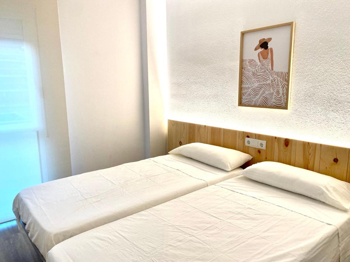Con 3 Habitaciones, Terraza Y Jardin Comunitario Con Piscina En Apartamento Sant Antoni De Calonge