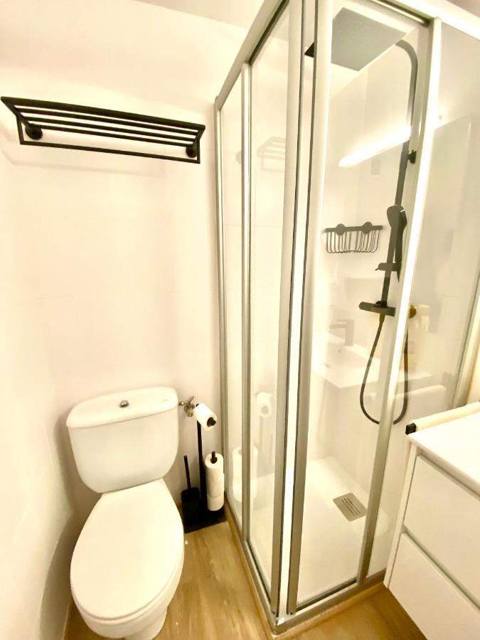 Con 3 Habitaciones, Terraza Y Jardin Comunitario Con Piscina En Apartamento
