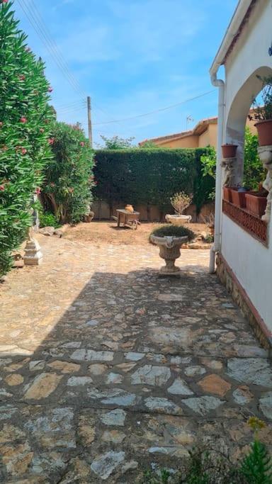 Xalet Azul, Your Secret Garden In
