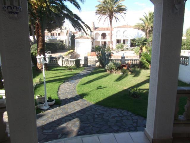 Amb Amarre I Jardi Empuriabrava