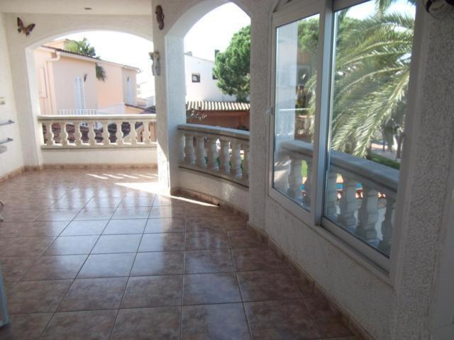 Amb Amarre I Jardi Empuriabrava