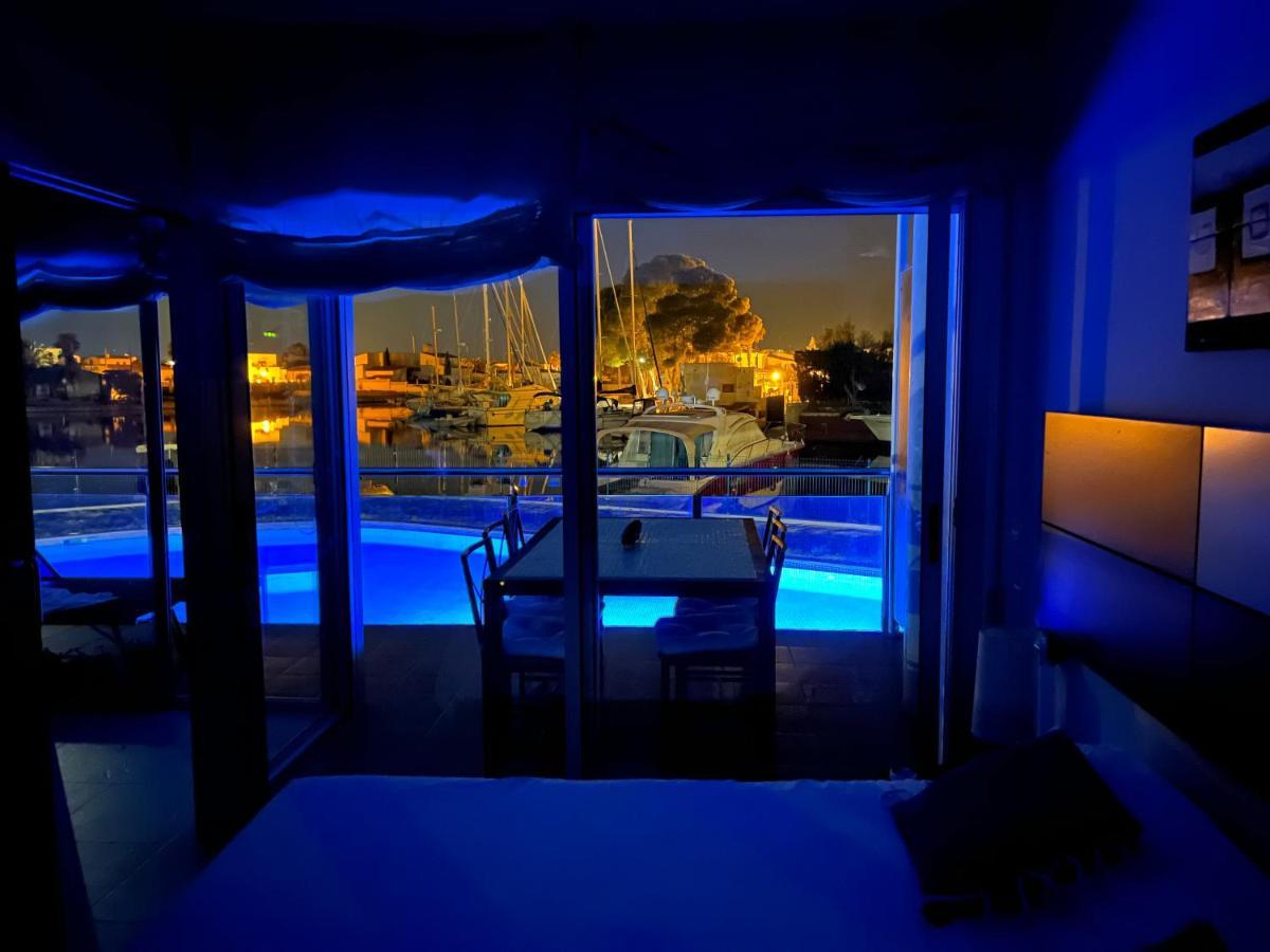 Blau Frente A Canales Y Puestas De Sol De Apartamento Rosas