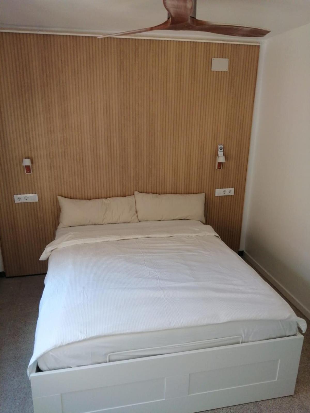 2 Bedroom Large Modern In Old Town 50m From The Beach! Apartamento