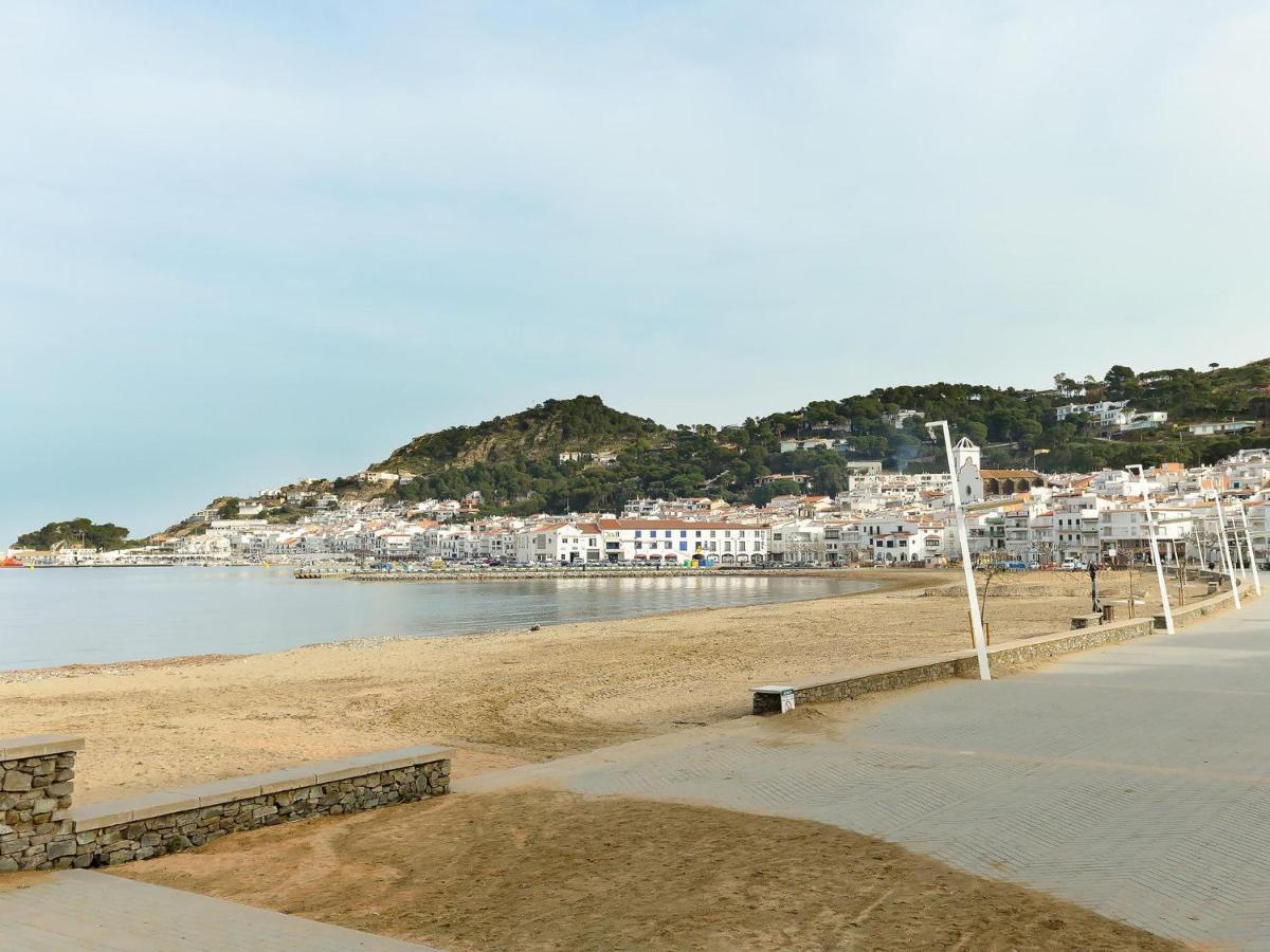 Apartamento En El Port De La Selva: Planta Baja, Terraza Y Wifi A Metros De La Playa - Es-228-52