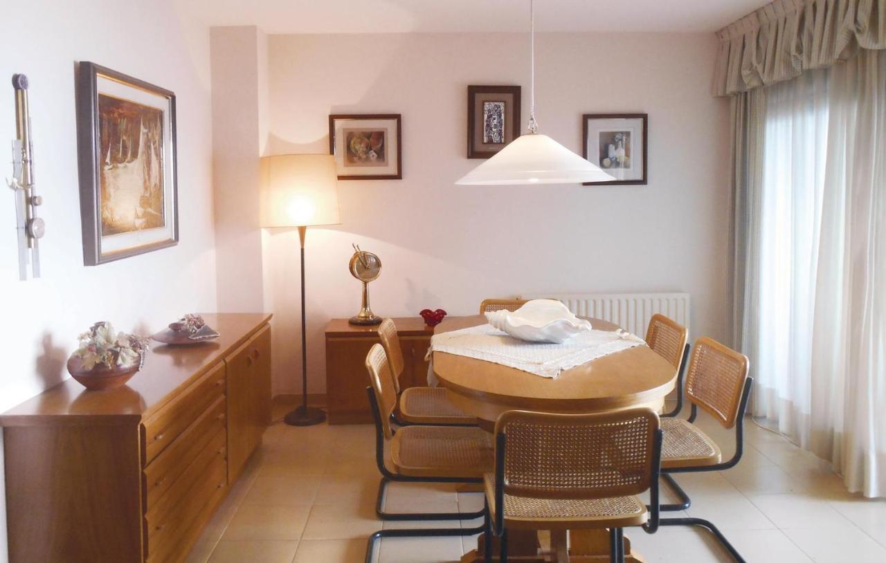 Apartamento 4 Bedroom Awesome In *
