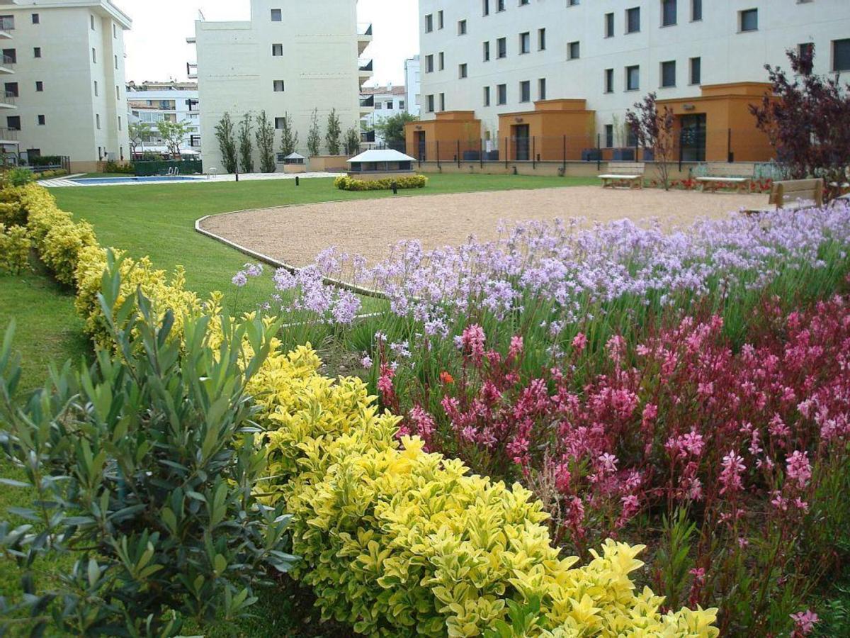 Frente A La Playa De Roses, Piscina, Terraza, Ac, Parking, 6 Pers, Ideal Familias - Es-258-13 Apartamento *