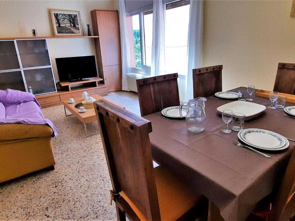 En Con 2 Habitaciones, Cocina Equipada Y Estacionamiento - Ideal Familias - Es-170-42 *