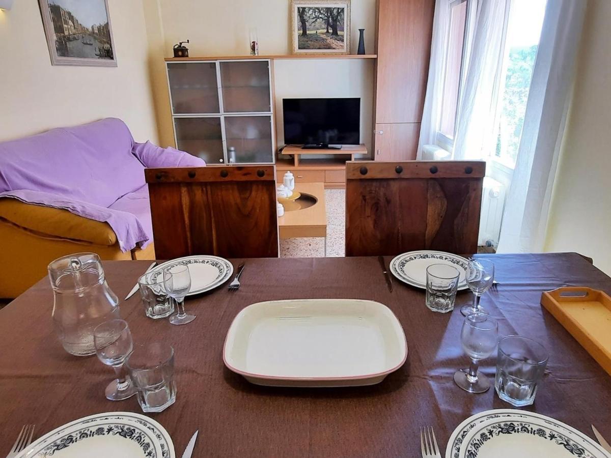 Apartamento En Con 2 Habitaciones, Cocina Equipada Y Estacionamiento - Ideal Familias - Es-170-42 *