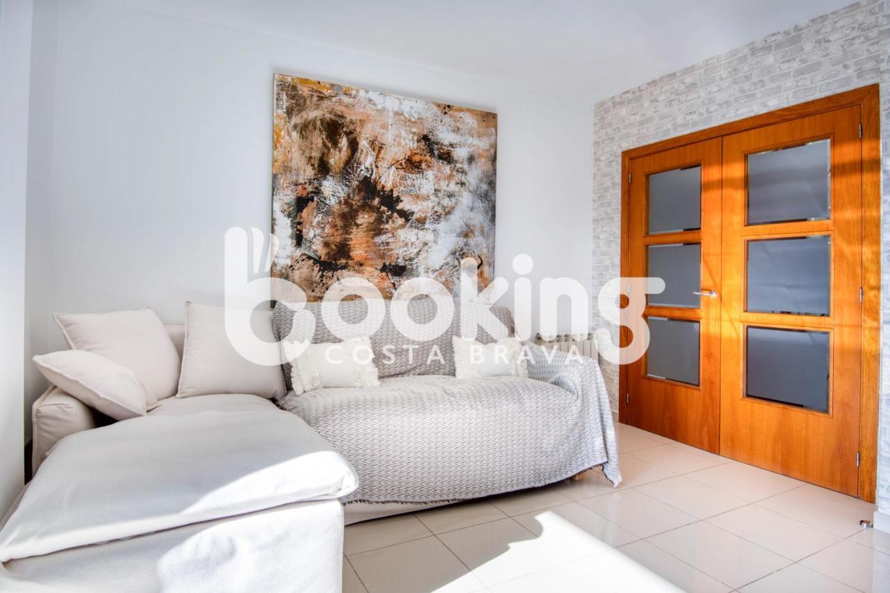Apartamento Soleado - Amb Gran Terrassa Al Centre De Platja D'aro, Amb Parking I Piscina Comunitaria