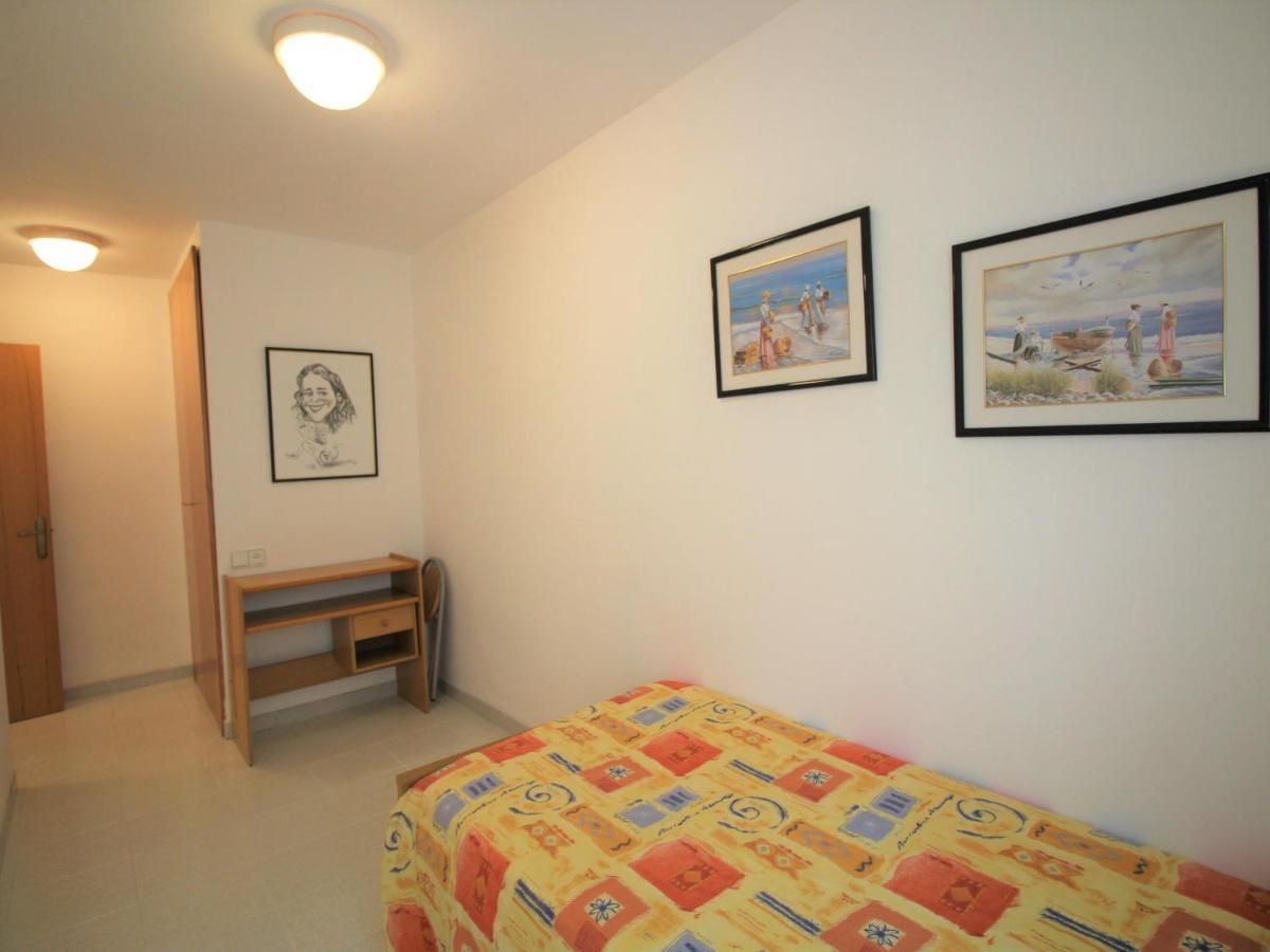 Apartamento Amplio Y Luminoso En Grifeu, Terraza, Jardin Y A 200m De La Playa - Es-228-155