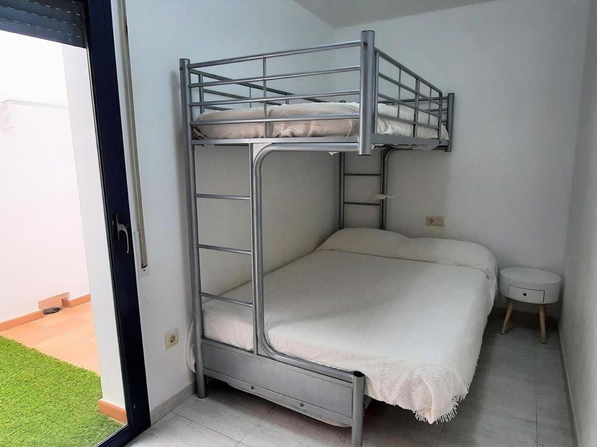 En Llanca: 2 Habitaciones, Terraza, Frente A La Playa Del Port, ¡mascotas Bienvenidas! - Es-170-78 Apartment *