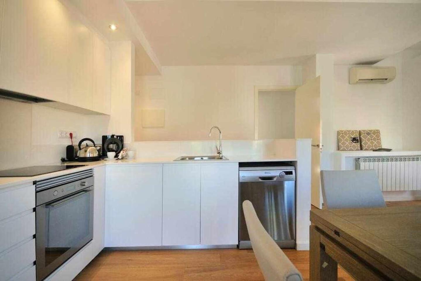 Stunning W Amazing Views In Apartment Girona
