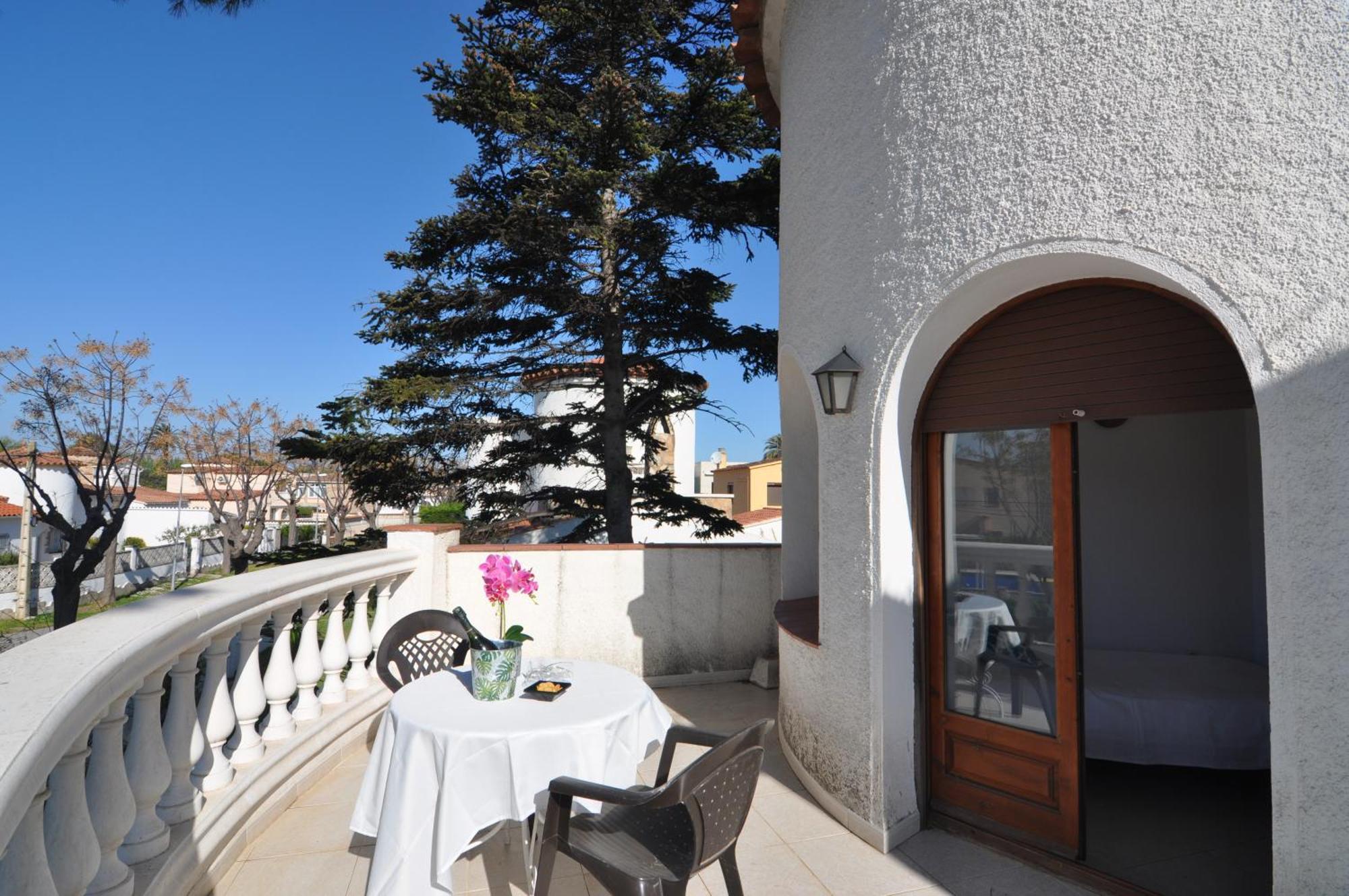 Rnet - Requesens Holiday home Empuriabrava