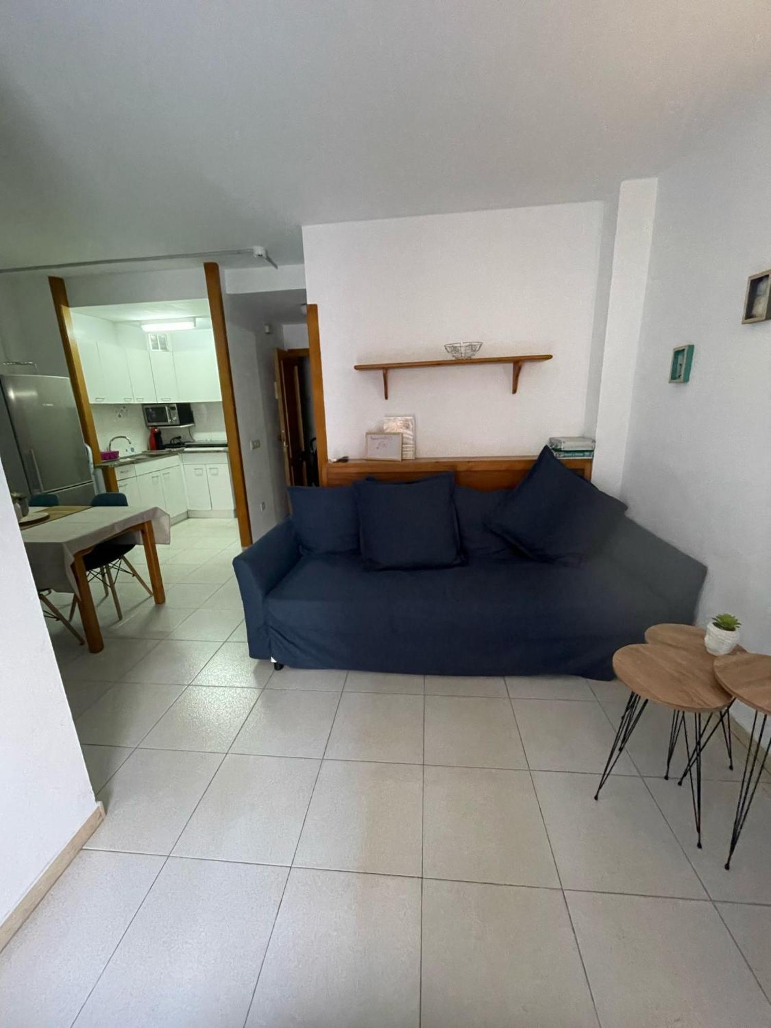 Con Piscina En El Centro De Apartamento *