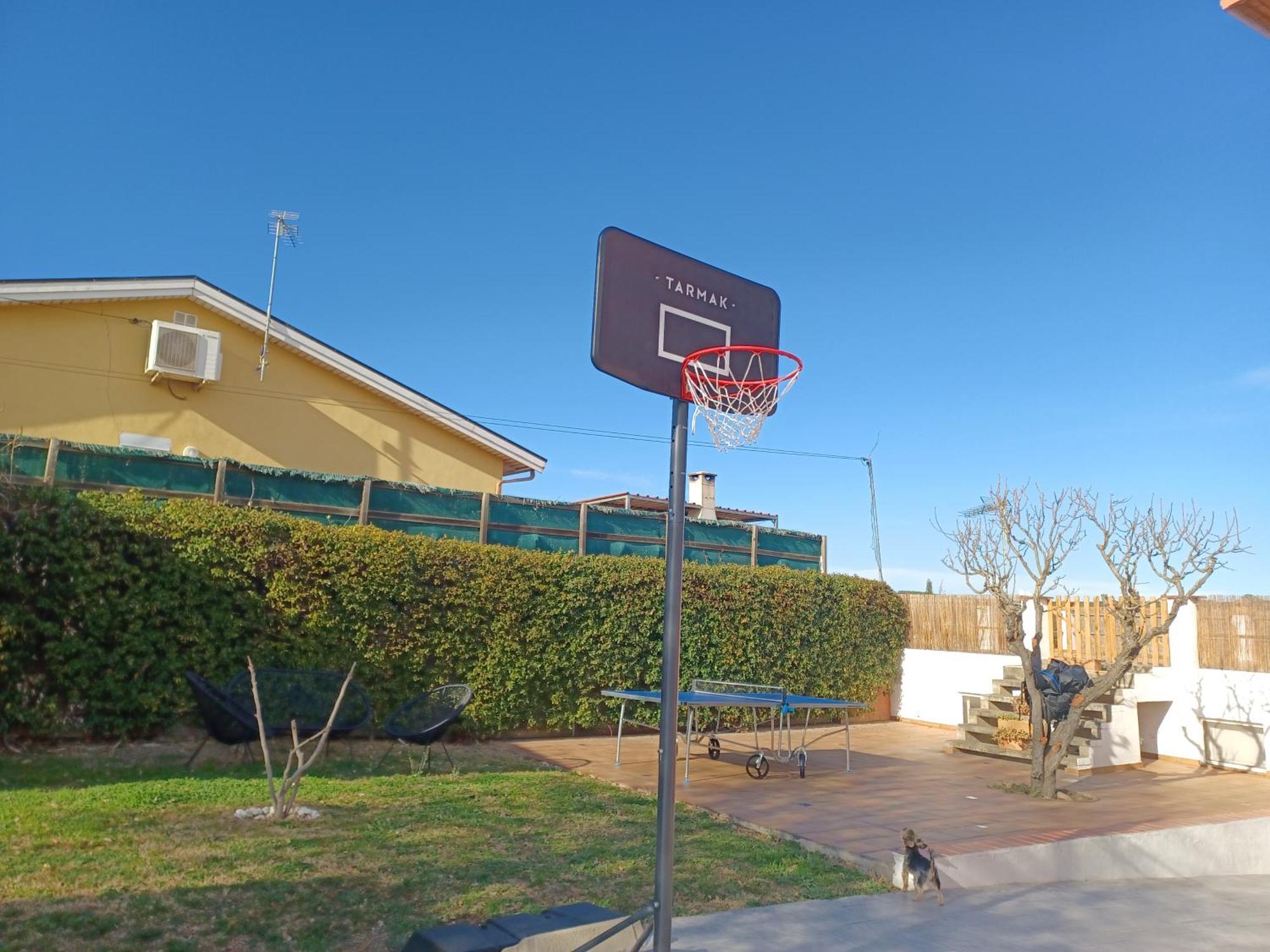 Holiday home Piscina De Sal Barbacoa Wifi, Parking Gratis, 3 Min Pga Casa El Roble Girona