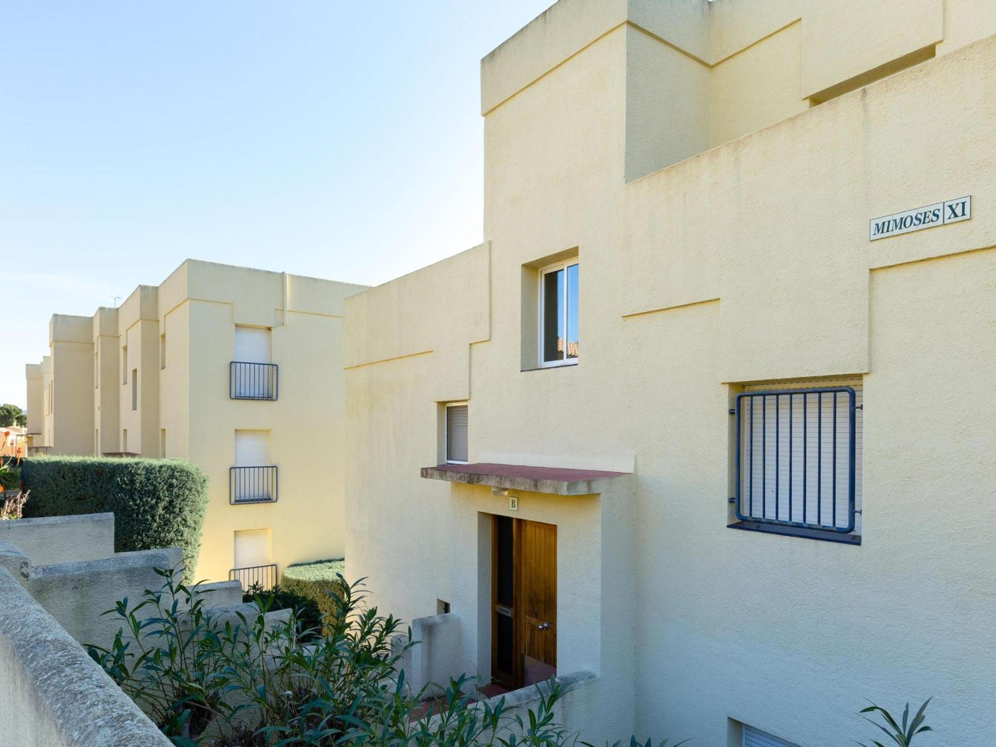 Con Terraza A 150 M De La Playa De Grifeu, Ideal 4 Personas - Es-228-50 Apartment