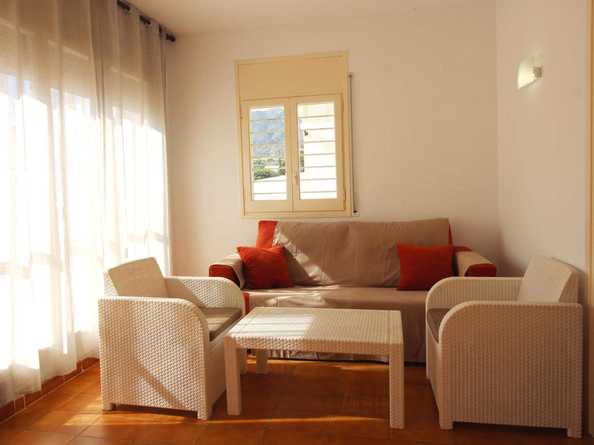 Apartamento En El Port De La Selva: Planta Baja, Terraza Y Wifi A Metros De La Playa - Es-228-52