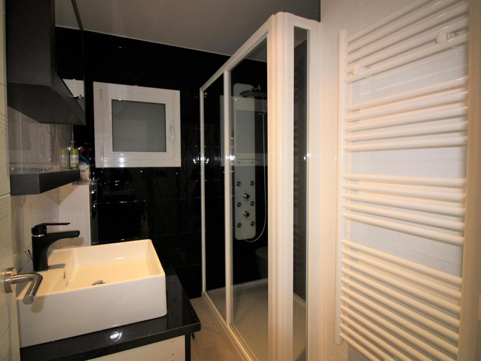 Reformado Con Vista Al Mar, 20m De La Playa, A.a., Garaje, En Centro De - Es-258-12 Apartamento