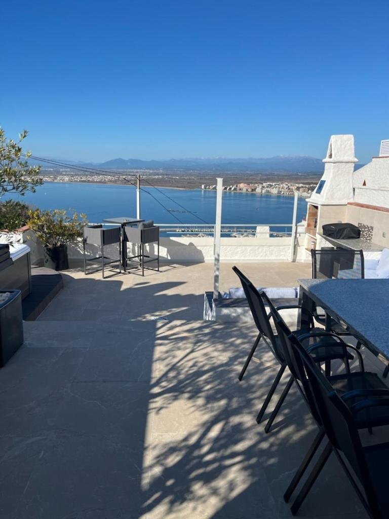 Duplex Avec Terrasse Magnifique Jacuzzi Vue Apartment Roses