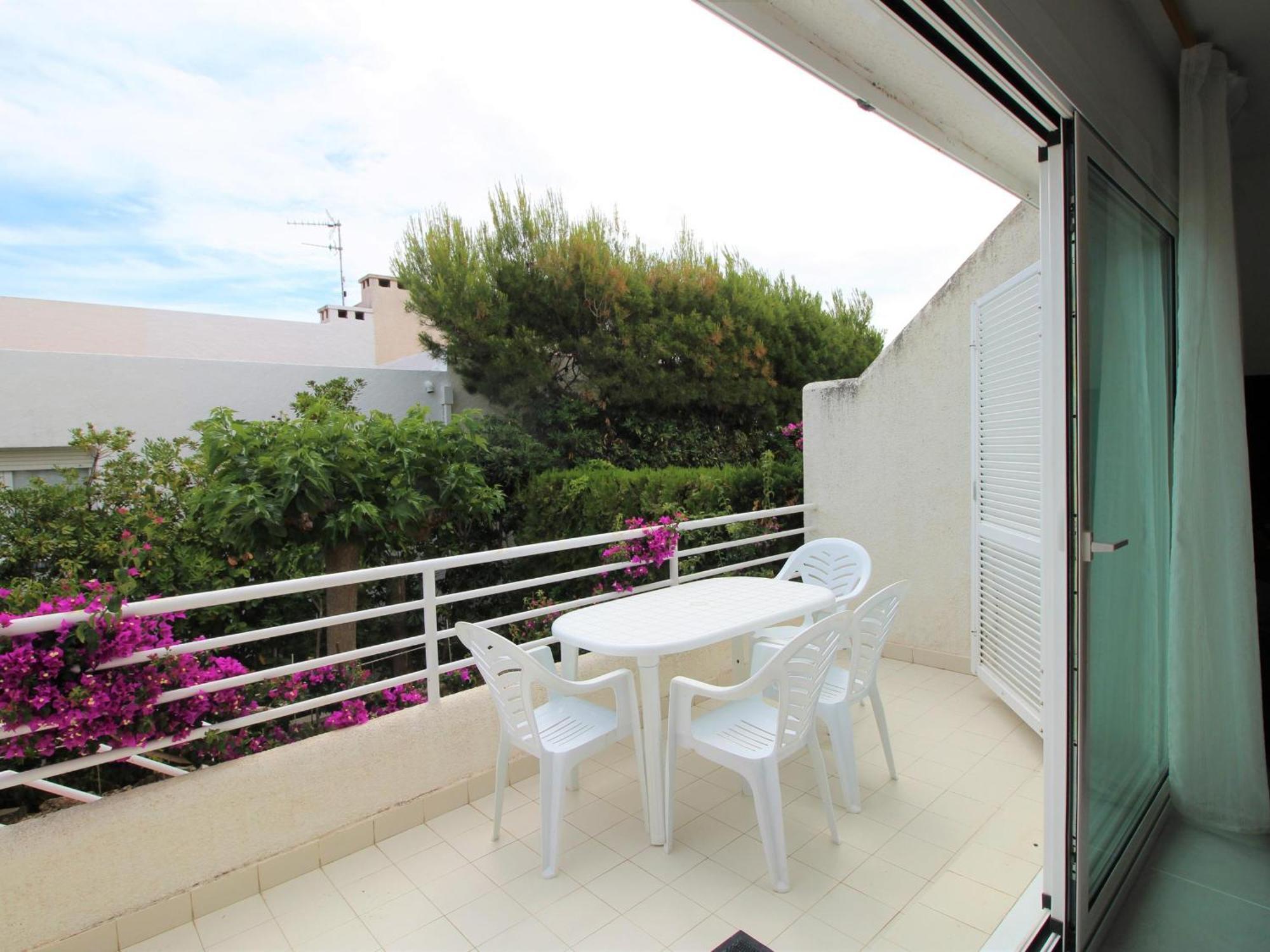 Amplio Y Luminoso En Grifeu, Terraza, Jardin Y A 200m De La Playa - Es-228-155 * Llançà