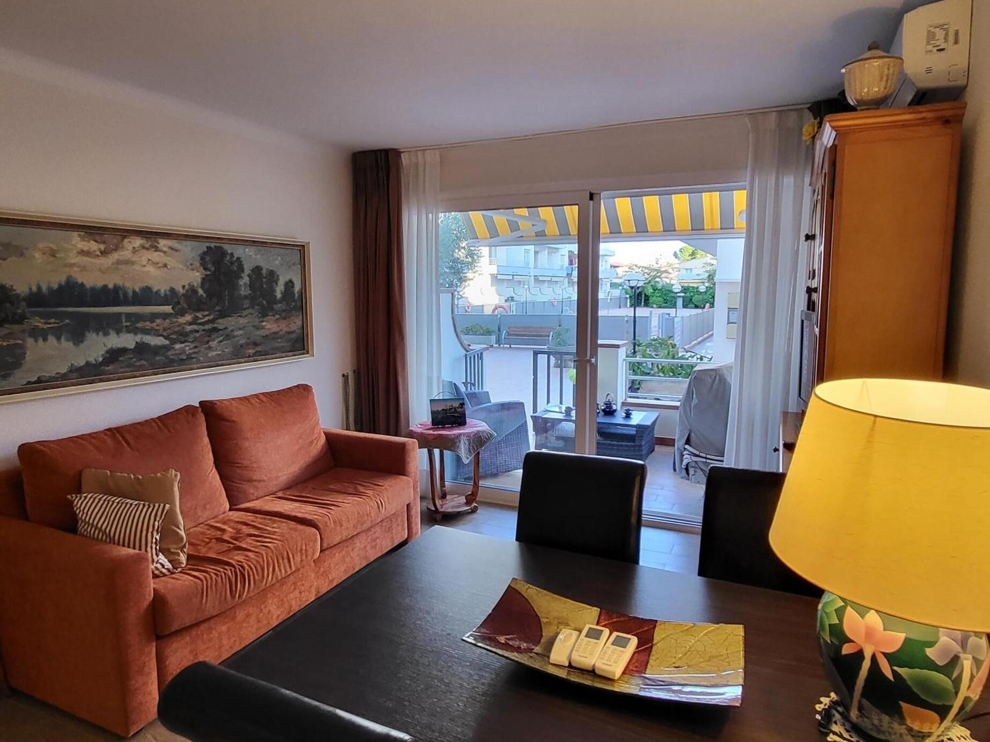 Apartamento En Planta Baja Con Piscina, A 600m De Playa Y Centro En - Es-323-39 *
