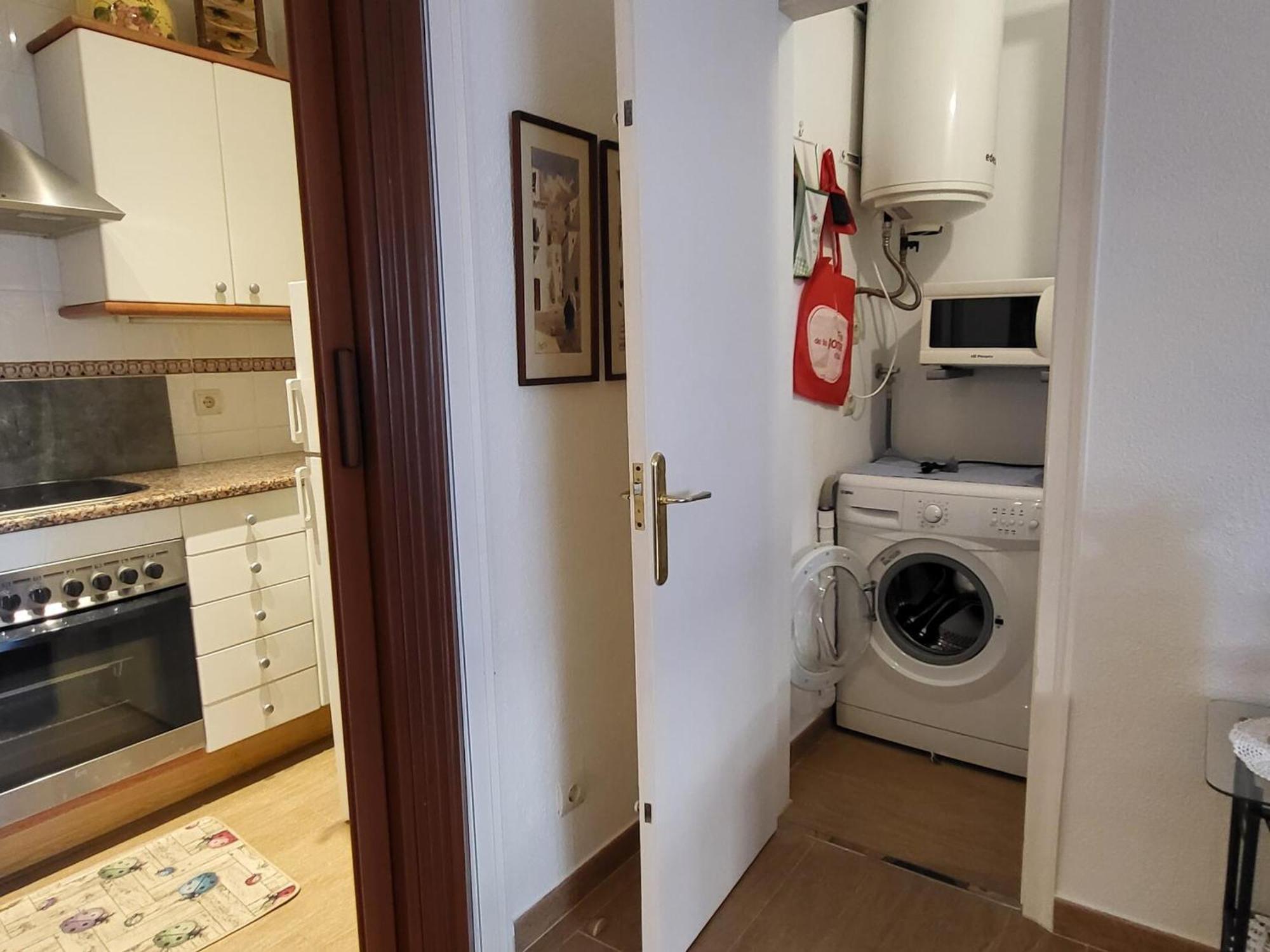 En Planta Baja Con Piscina, A 600m De Playa Y Centro En - Es-323-39
