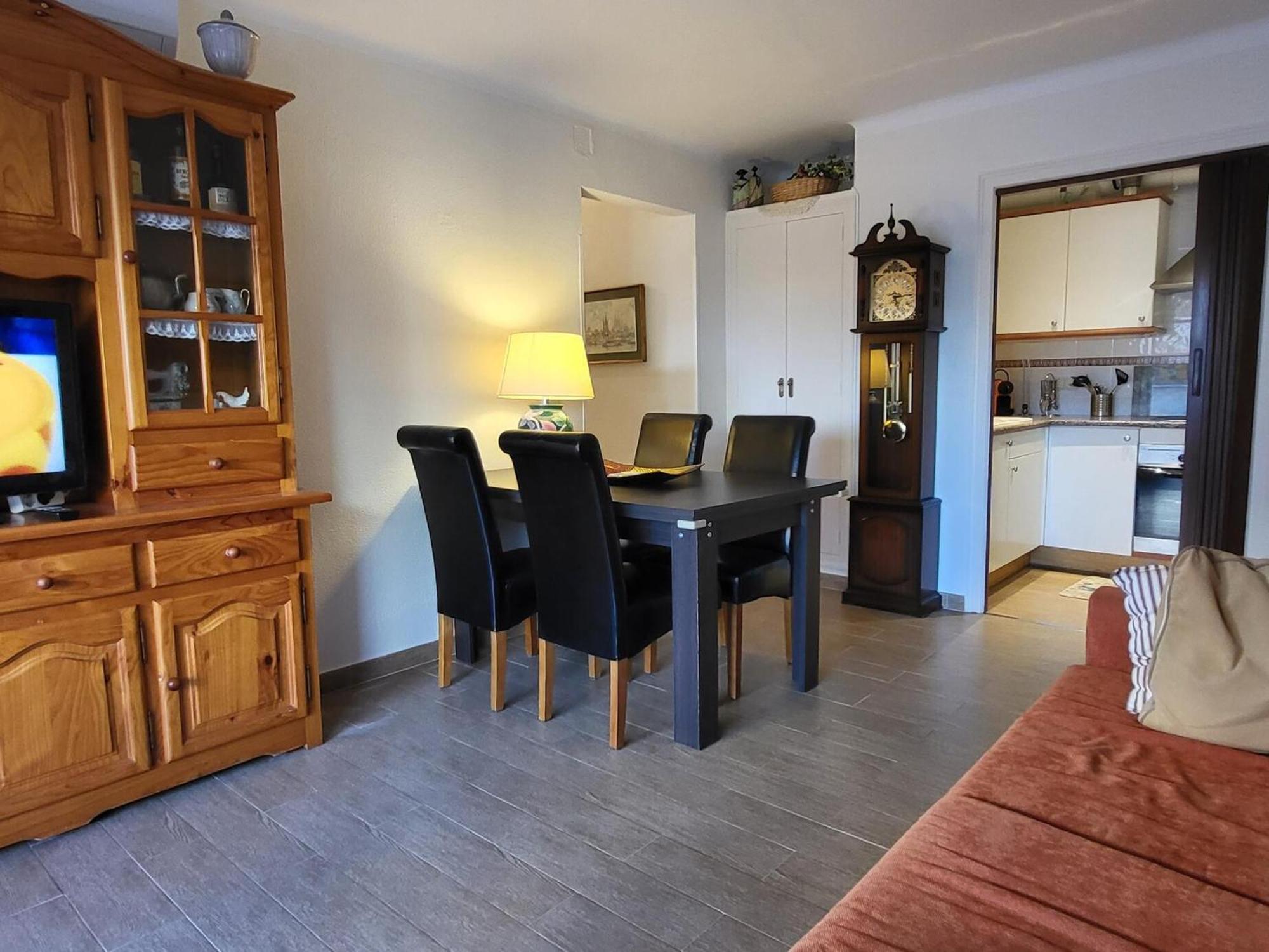 Apartamento En Planta Baja Con Piscina, A 600m De Playa Y Centro En - Es-323-39
