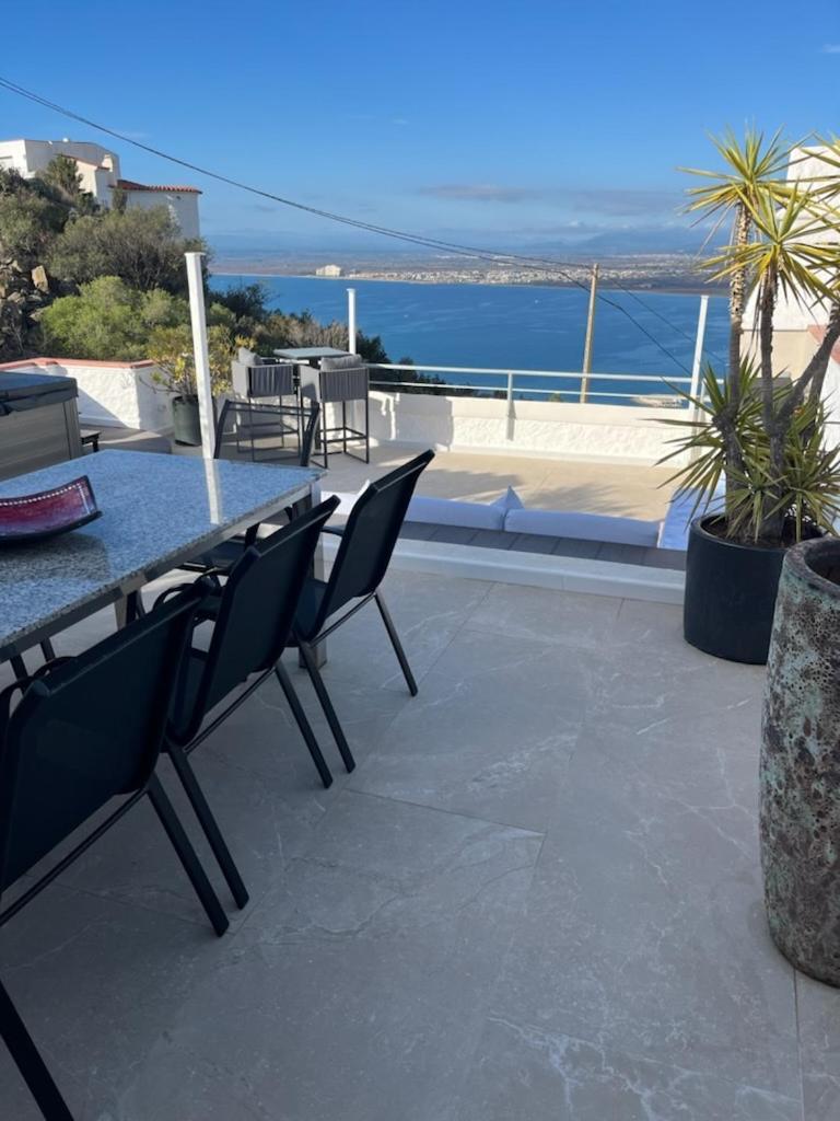 Duplex Avec Terrasse Magnifique Jacuzzi Vue Roses