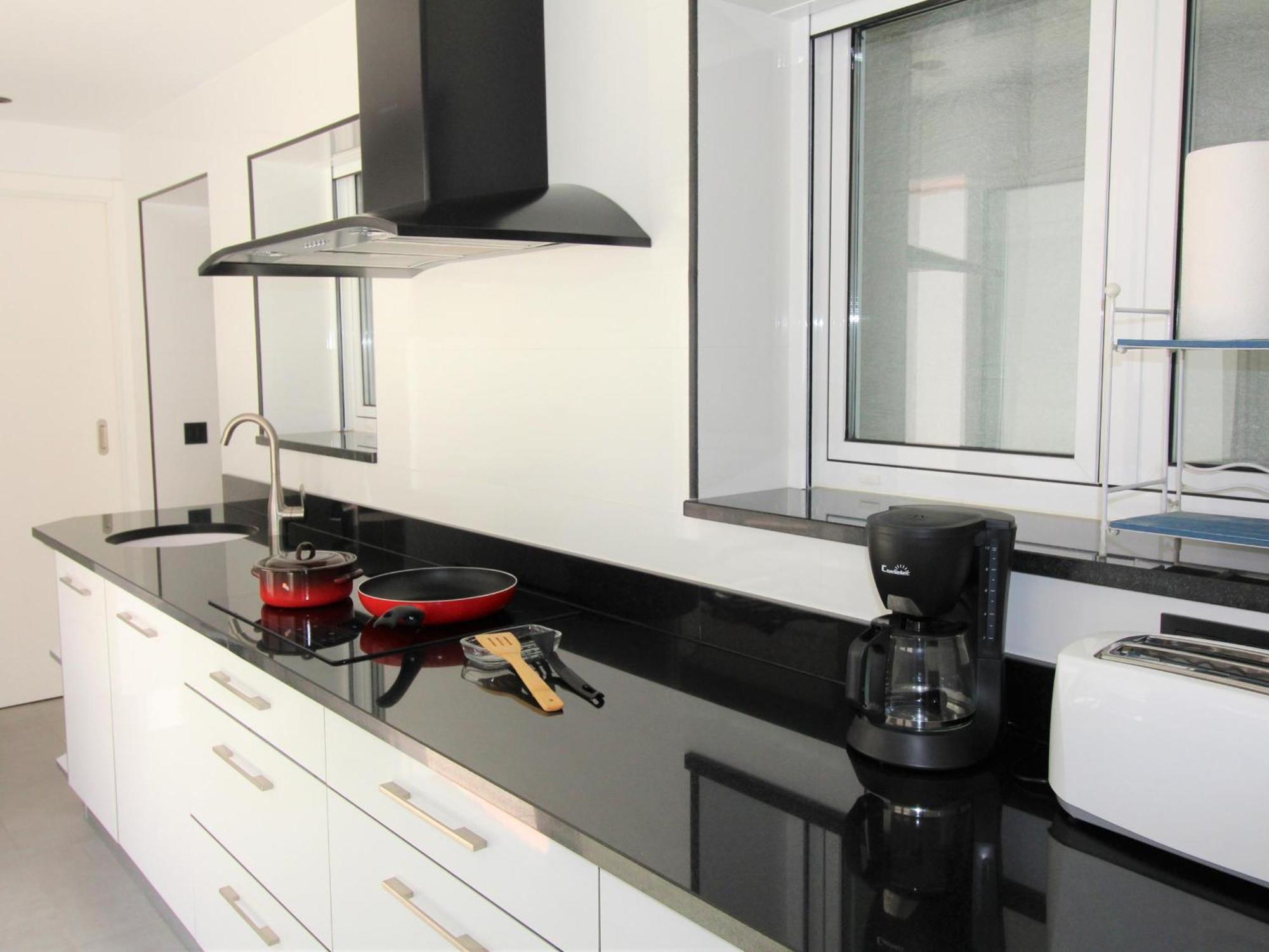 Reformado Con Vista Al Mar, 20m De La Playa, A.a., Garaje, En Centro De - Es-258-12 Apartamento