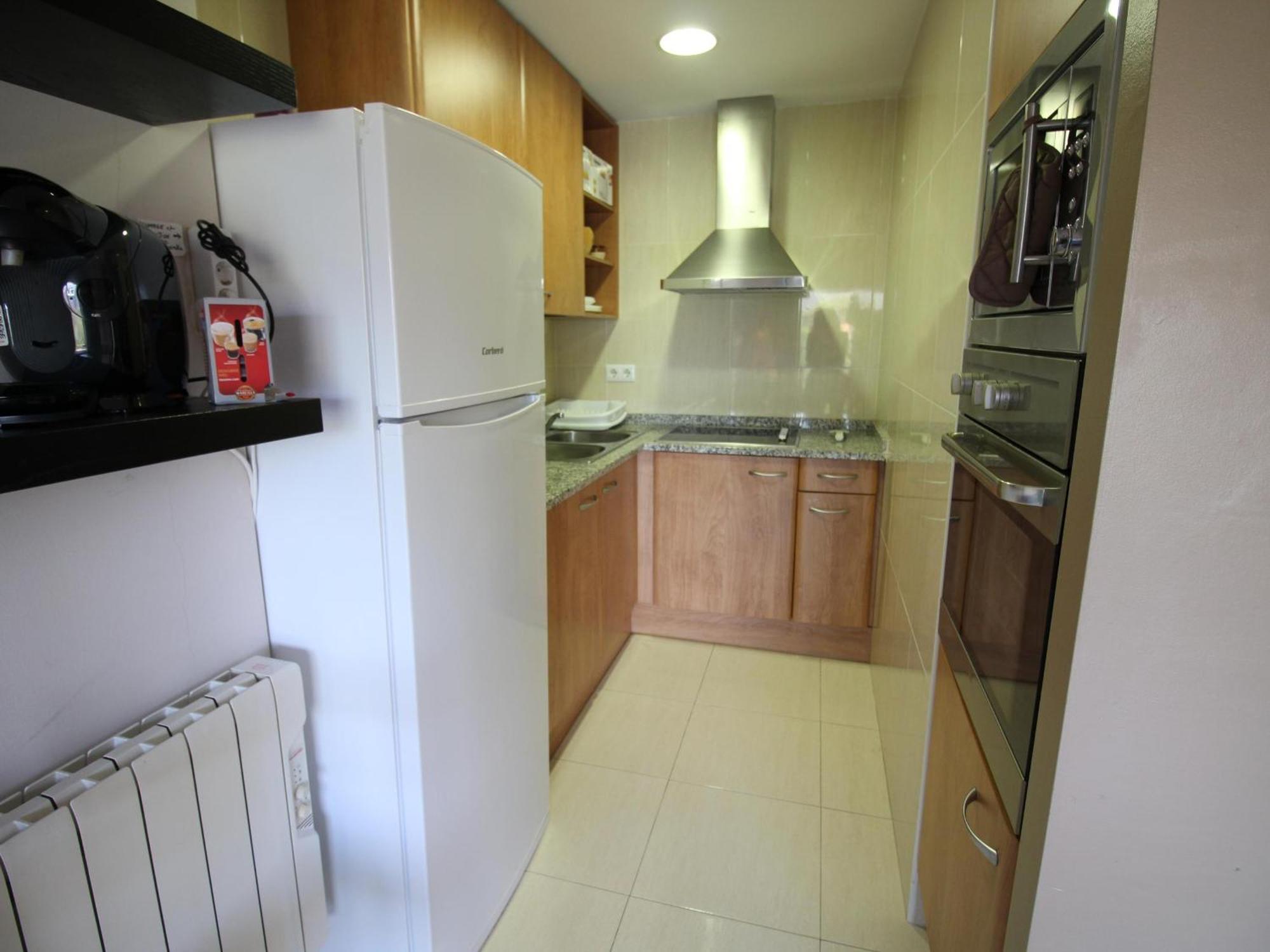 Apartamento Acogedor Apto A 100m De La Playa Del Port, Con Garaje Y Vistas A La Montana - Es-228-2 Llançà