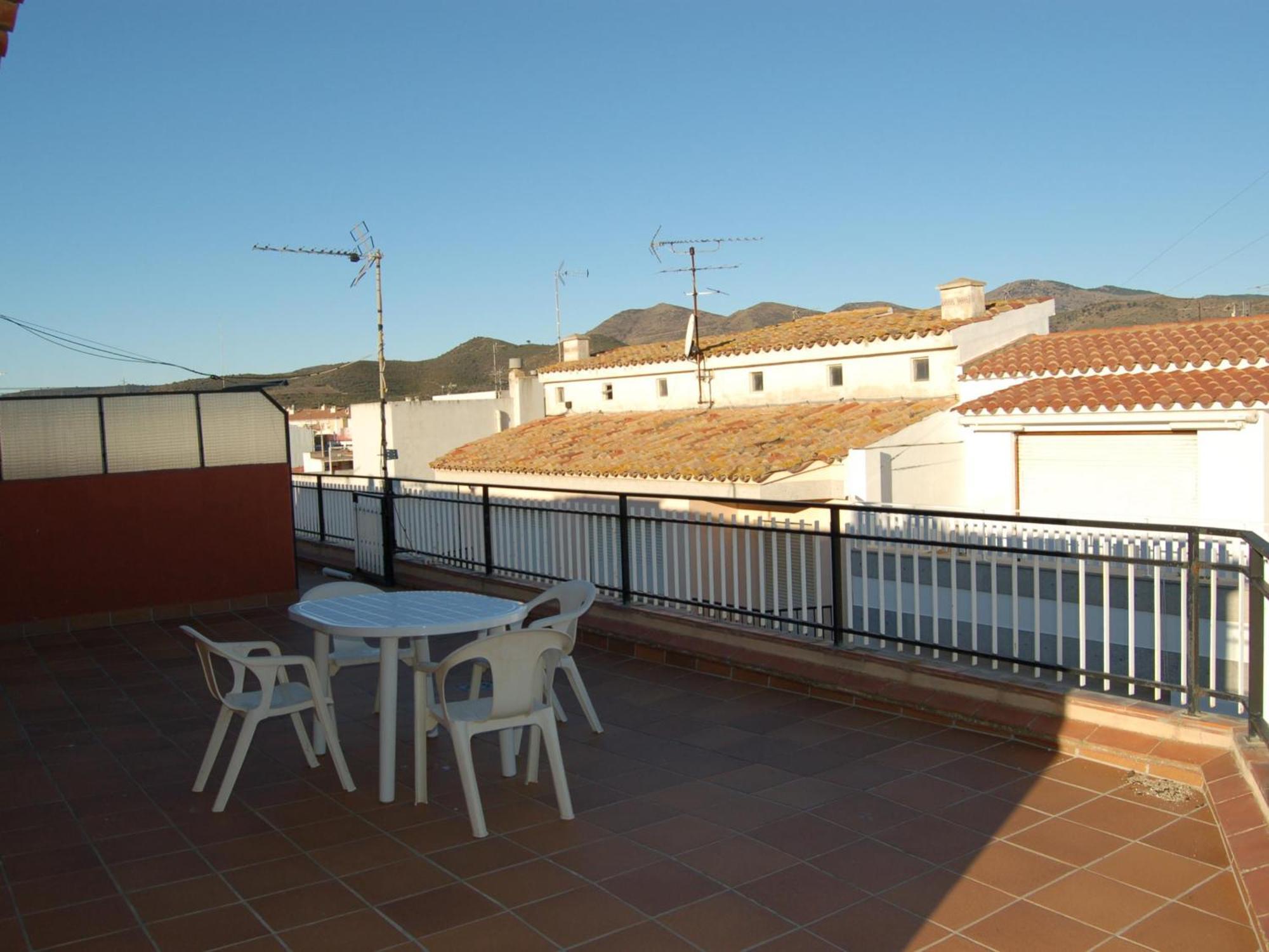 Atico Con Gran Terraza, A 100m De La Playa Del Port De Llanca, Con Wifi, Tv Y Cocina Renovada - Es-228-31 Llanca
