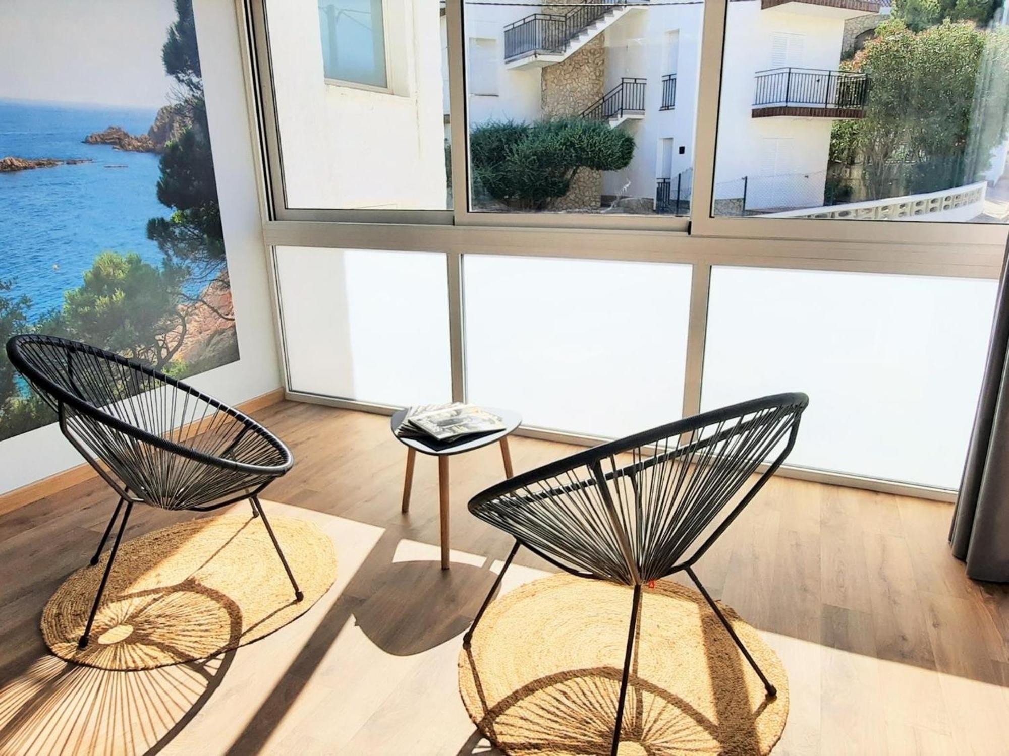 Amplio En Planta Baja Con Terraza Y Jardin, Cerca De La Playa Carboneras, - Es-170-1 Apartamento Llançà
