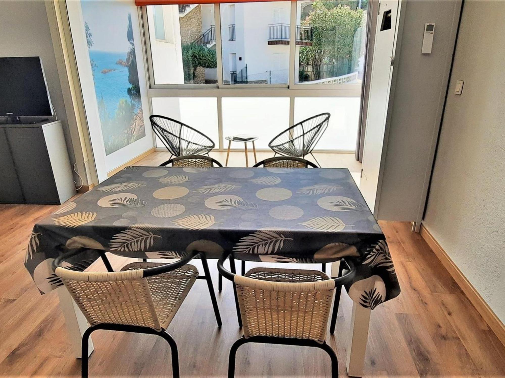 Amplio En Planta Baja Con Terraza Y Jardin, Cerca De La Playa Carboneras, - Es-170-1 Llançà