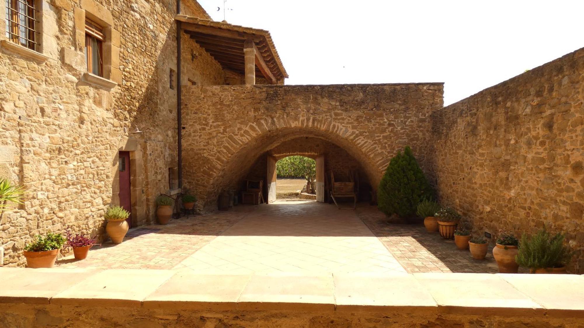 Mas Soles - Compartida En Parlavà - Girona * Parlava
