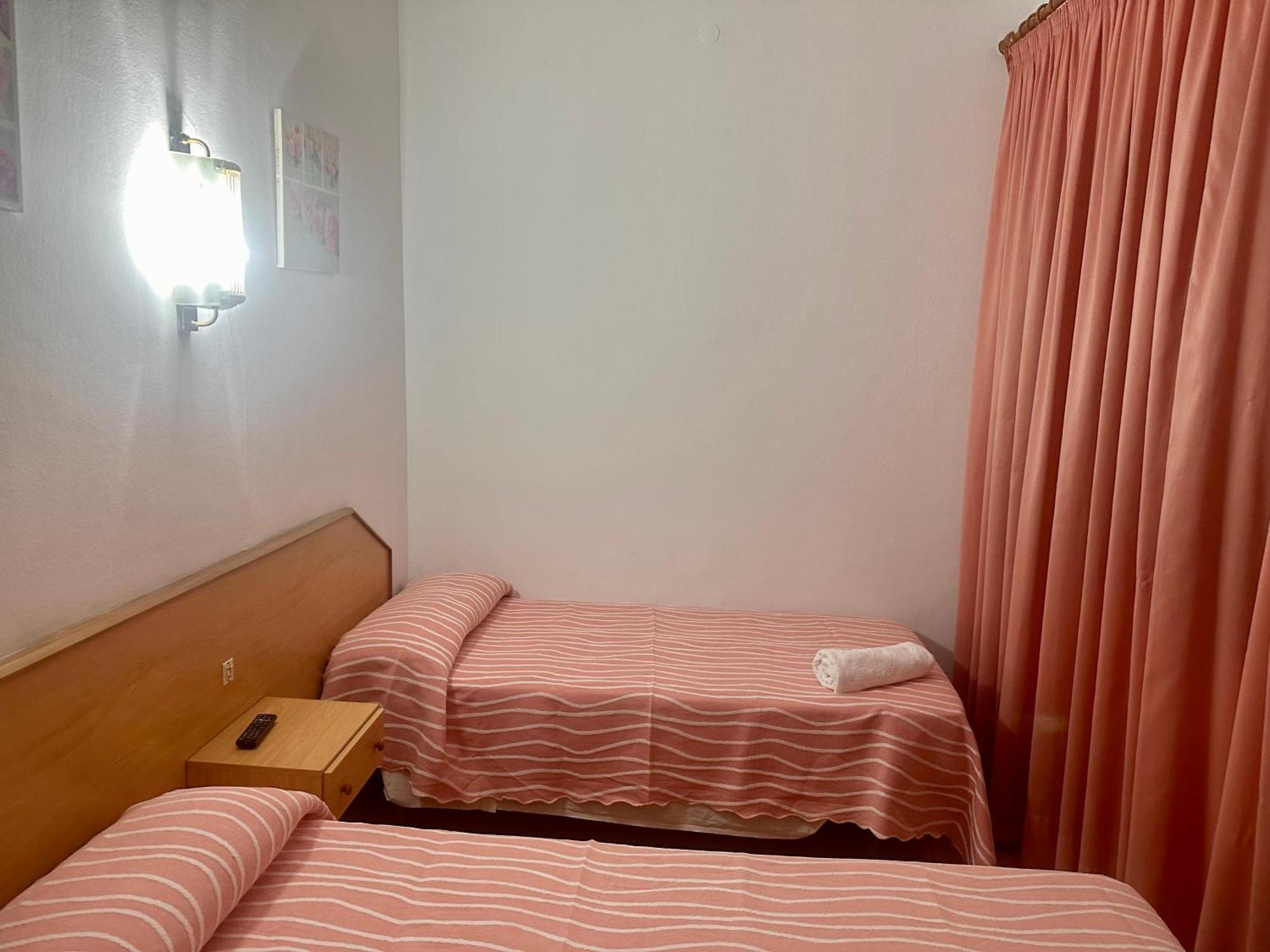 Guest house Fonda Can Setmanes 2*