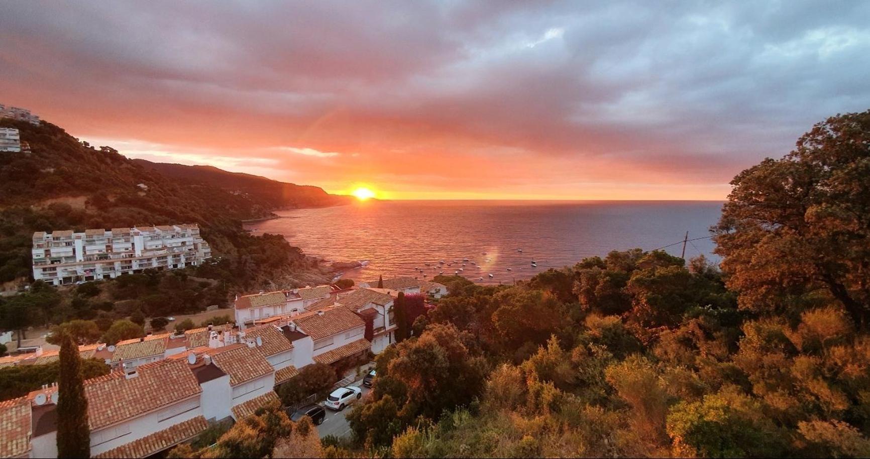 ⭑ Sea Views + Private Beach. What Else? ⭑ * Tossa de Mar