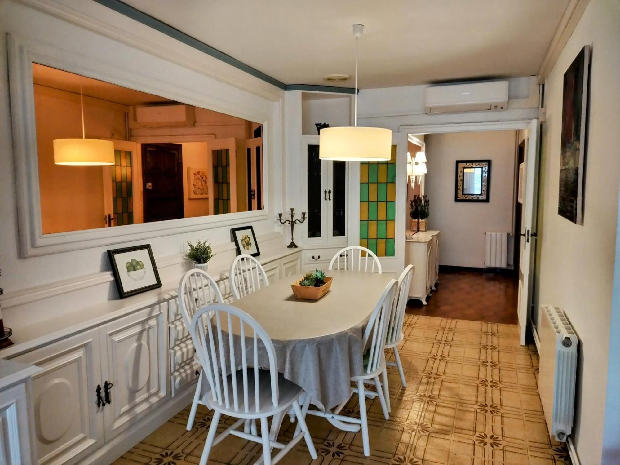 Spacious Family Flat Centrally Located. Apartamento *