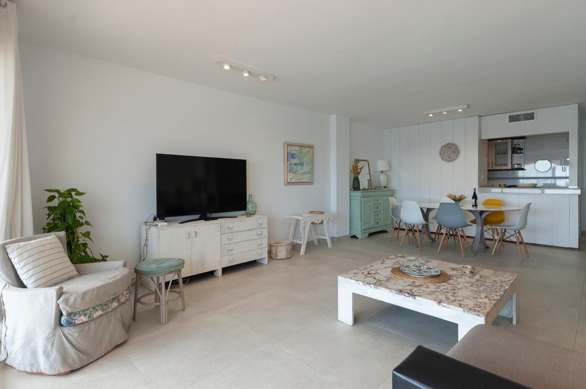 Apartment Lets Holidays Tropicana Sea Views 4