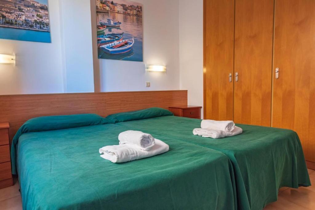 Aptos. Comte D´empuries Apartamento *