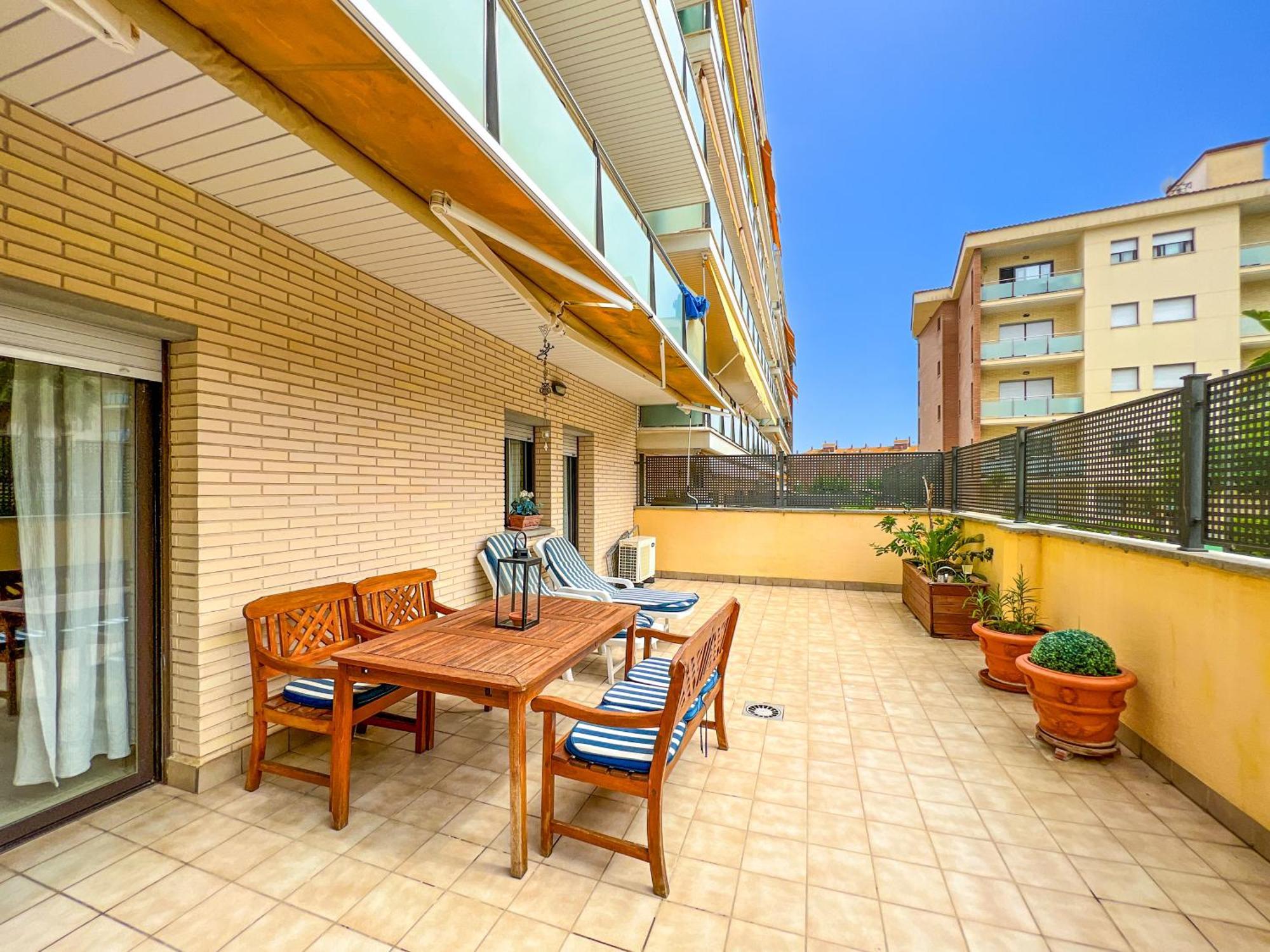 Apartamento Vivalidays Elia - Fenals - *