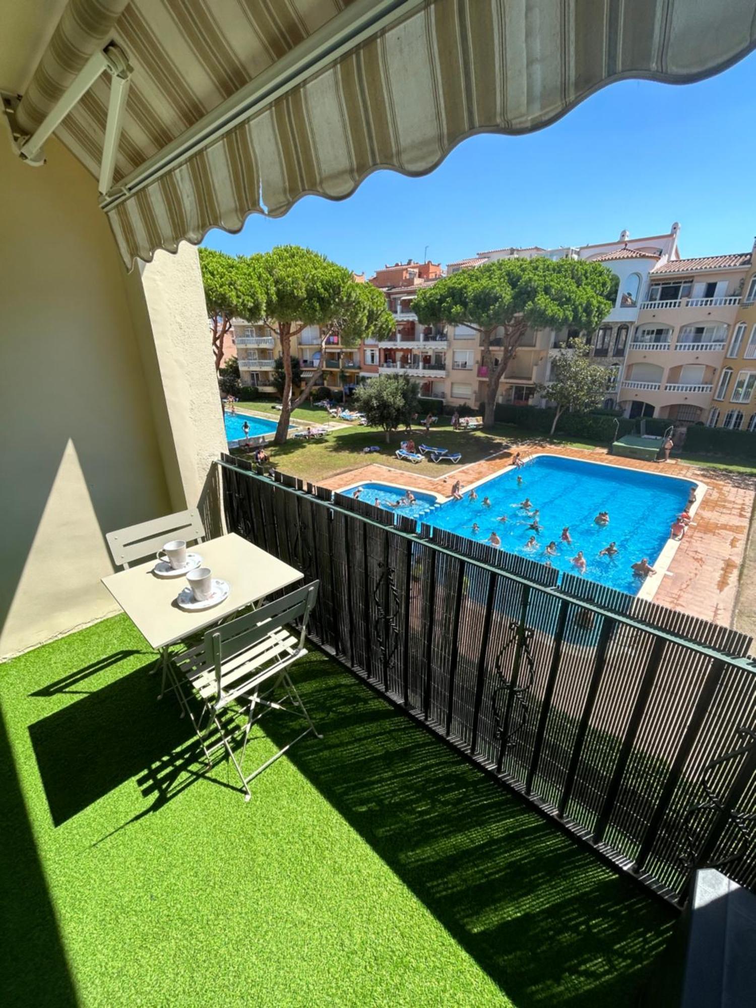 1 Chambre Climatise Avec 3 Piscines A 200 M De La Plage Apartment *