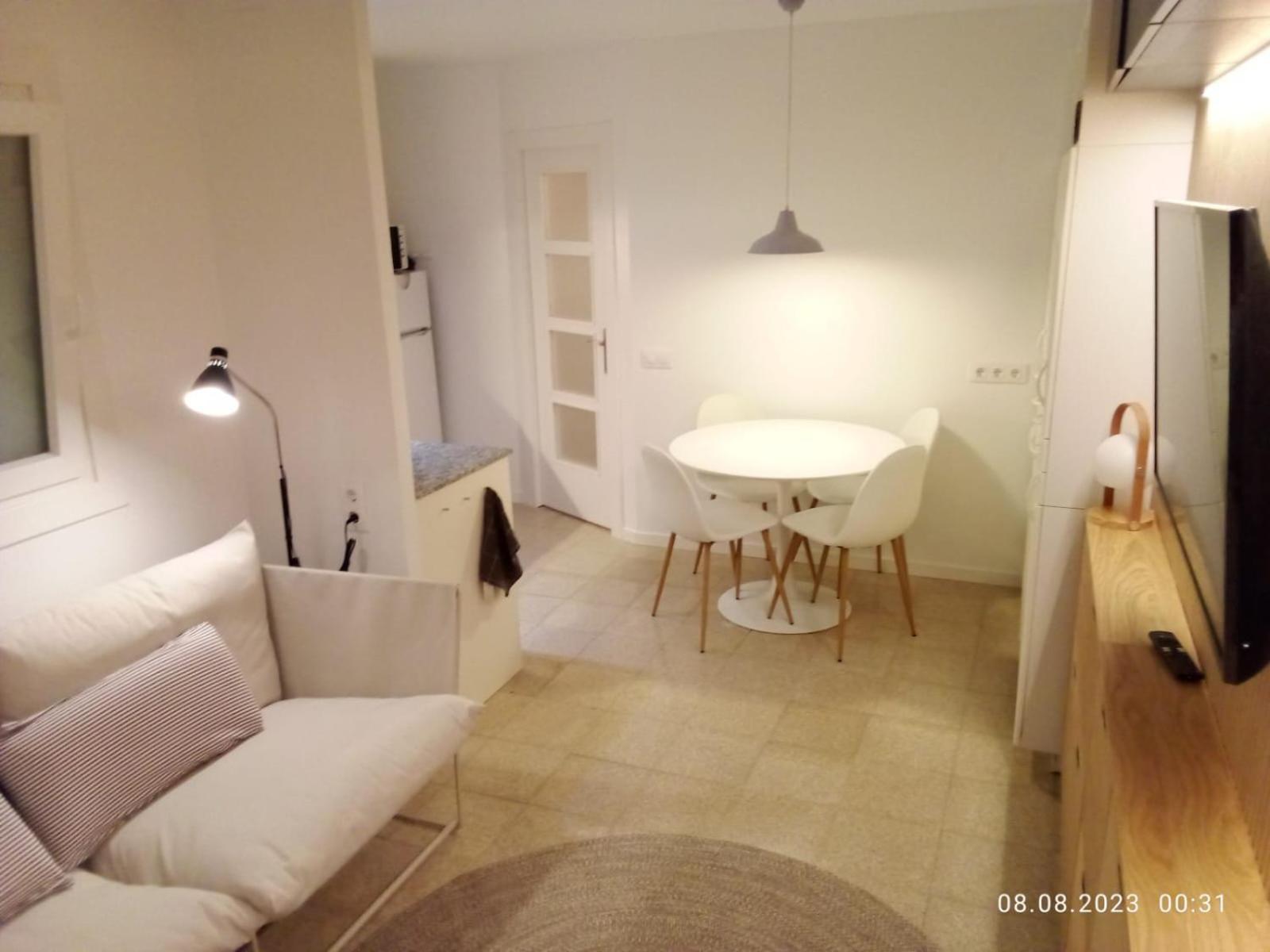 Apartamento 2 Bedroom Large Modern In Old Town 50m From The Beach!