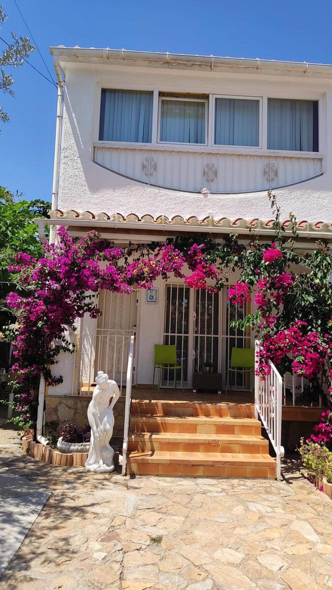 Leones Holiday home *